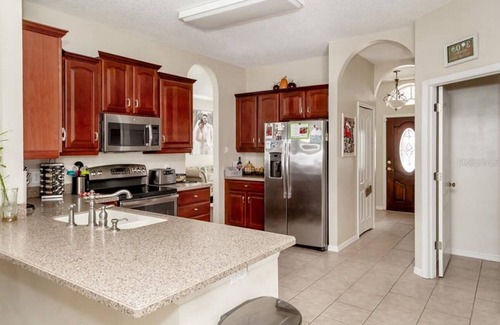 Willow Bend House | Charming 4 bedroom house with WiFi, AC in welcoming Lutz