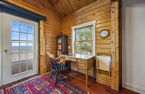 Liberty House | Charming 4-bedroom log home with WiFi and AC in pleasant Liberty