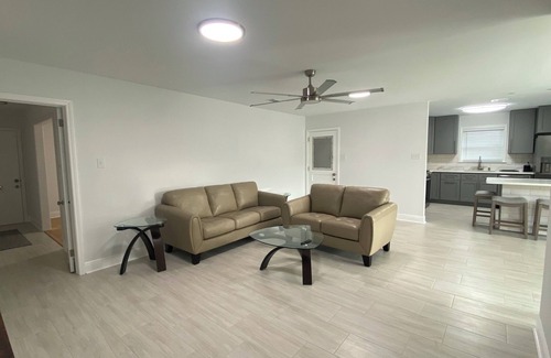 Kenner - Louis Armstrong International Airport House | Charming 4 bedroom super clean and safe in Metairie newly remodeled WiFi & AC