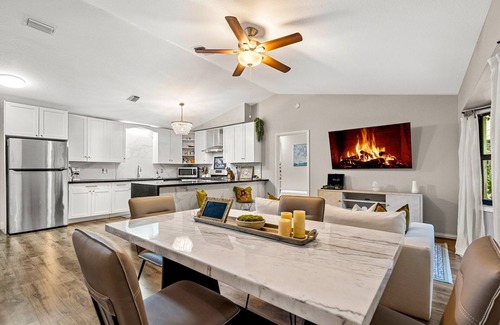 Hunt Club House | Charming 4-bedroom house with Heated Pool and stall in Loxahatchee