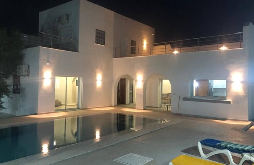 Fatou Villa | Charming 4-bedroom villa with pooland with WiFi in delightful Houmt Souk