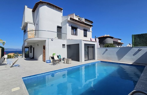 Cesme House | Charming 4-bedroom Villa with own Pool in delightful Cesme - Izmir