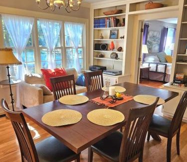 Bloomington House | Charming 4 BR W Hot Tub 3 Kings Walk to Downtown