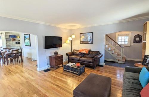 Bloomington House | Charming 4 BR W Hot Tub 3 Kings Walk to Downtown