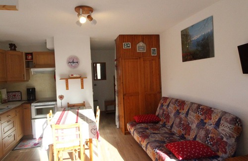 Lanslevillard Apartment | Charming 4-Person Apt in Val Cenis - Near Slopes, Shops, Ski Locker Included