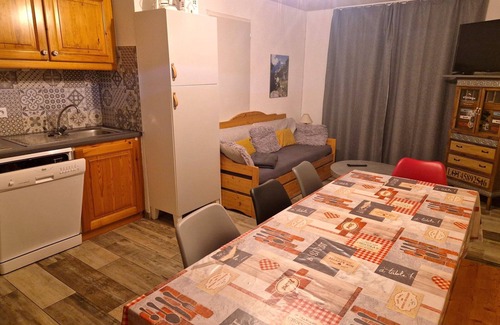Valfrejus Apartment | Charming 4-Room Apartment for 8, Near Slopes in Valfréjus