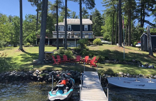 Wells House | Charming 4 Season Lake Front Home (Fall & Winter Discounts Available)