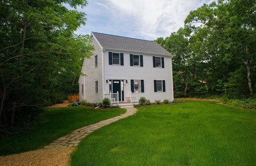 Edgartown House | Charming 4B island getaway with revitalized pool area, beach decor, pet-friendly