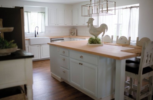 Omaha House | Charming 4BR/3BA Farmhouse, Just 20 Minutes from Branson – A Cozy Retreat