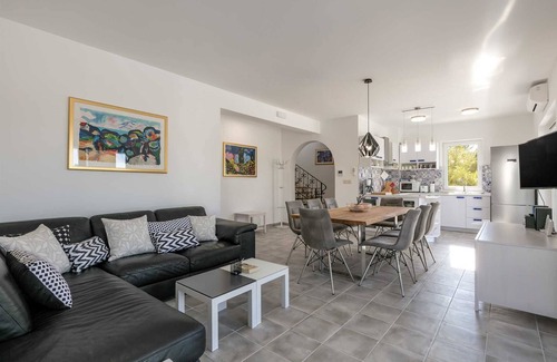 Cove Osibova (Milna) Villa | Charming 4BR Villa Retreat for 8 Guests, with Pool, Close to the Beach