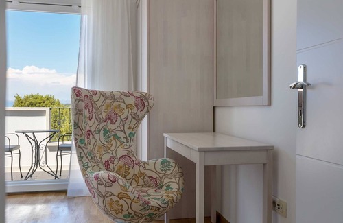 Cove Osibova (Milna) Villa | Charming 4BR Villa Retreat for 8 Guests, with Pool, Close to the Beach