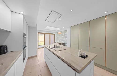 Cathall House | Charming 5 Bed - Leytonstone E11