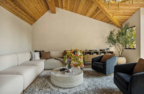 Blue Jay House | Charming 5-bedroom house with a dock and private beach