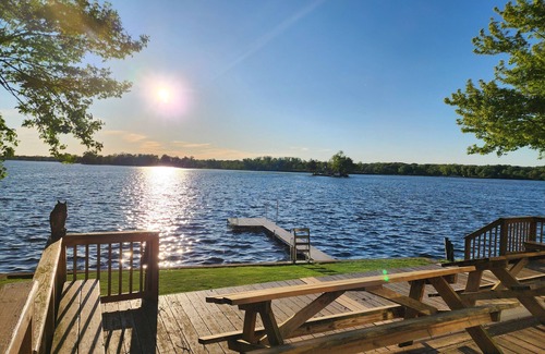 North Webster Cottage | Charming 5-bedroom cottage with WiFi, AC in terrific North Webster. Large deck