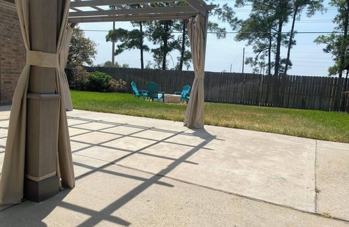 Atascocita Bed & Breakfast | Charming 5-bedroom B&B with WiFi and AC in Humble