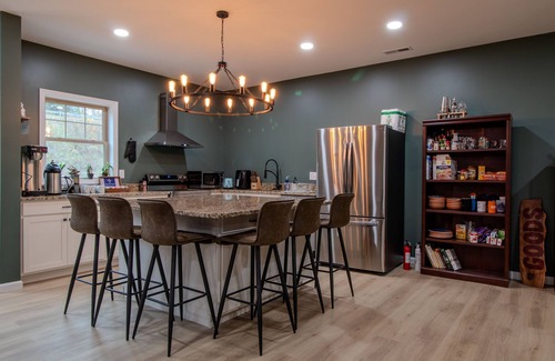 Woodfin Bed & Breakfast | Charming 5-bedroom hostel north of downtown Asheville sleeps 24!