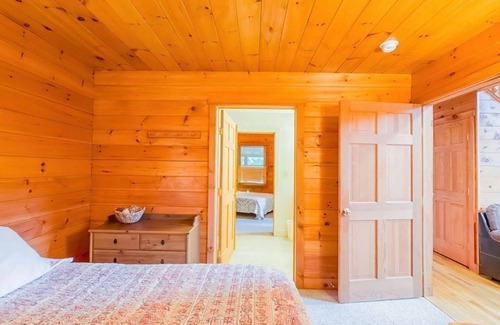 Benton Cabin | Charming 5-bedroom lodge in delightful Benton minutes from Ricketts Glen.