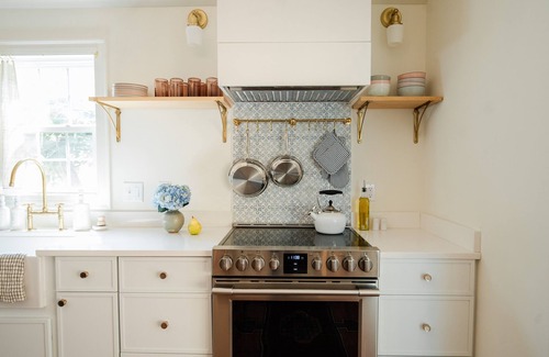 Winston - Salem Cottage | Charming 5 star 2-bedroom cottage close to Old Salem and downtown Winston Salem