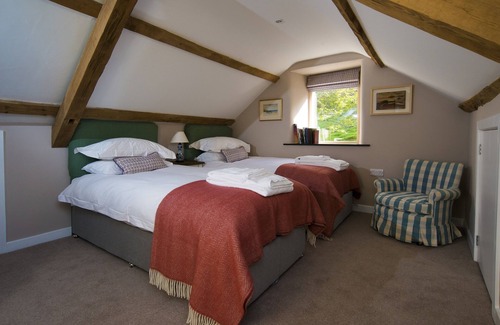 Criccieth House | Charming 5* Two Bedroom Hidden Cottage with Wood Fired Hot Tub near beaches