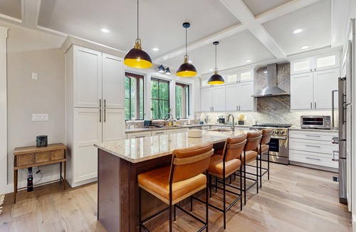 Cashiers House | Charming 5BR house with Full Kitchen, HUGE screened in porch and Gas Grill
