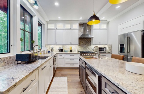 Cashiers House | Charming 5BR house with Full Kitchen, HUGE screened in porch and Gas Grill