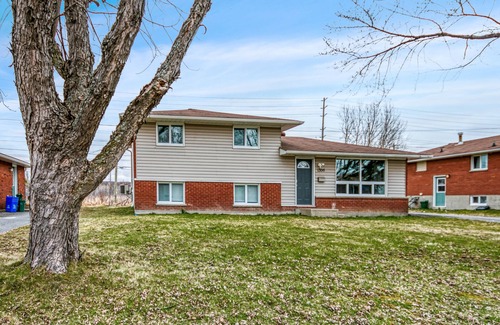 Sudbury House | Charming 5br New Sudbury home w/AC, Cable + Wifi