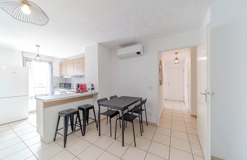 Zola - Pressense Apartment | Charming 6-person apartment with a balcony in Feyssine La Doua