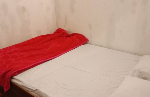 Gorakhpur Hotel | Charming 7-bedroom hotel with WiFi, AC in welcoming Gorakhpur