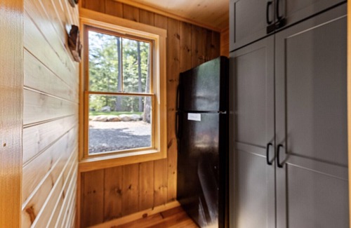 Belgrade Lakes Cottage | Charming 8-bedroom cottage with AC and WiFi in peaceful Belgrade