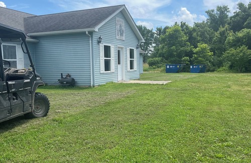 Michael Cabin | Charming 8-bedroom lodge with WiFi, AC in lovely Batchtown