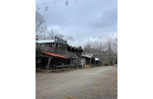 Olin Bed & Breakfast | Charming 8-bedroom bed & breakfast with AC, WiFi in Statesville