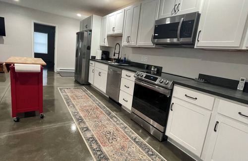 Oak Harbor House | Charming 8 person, 2-bedroom barndominium with WiFi, AC in gorgeous Oak Harbor.