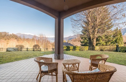 Civenna Apartment | Charming 80 sqm apartment with independent entrance in a large residence surrounded by greenery (steps to access the structure). The accommodation is located on the ground floor of a villa and can host up to 4 people. It offers an enchanting view of the