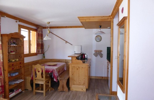 Pralognan-la-Vanoise Apartment | Charming Apartment in Prime Location - Central Pralognan-la-Vanoise