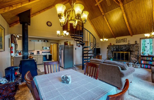 Bailey Cabin | Charming A-frame cabin next to stream on 3 acres