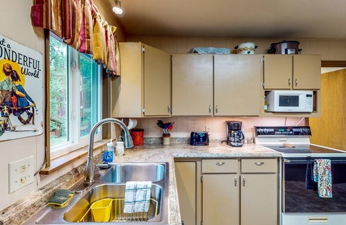 Bailey Cabin | Charming A-frame cabin next to stream on 3 acres