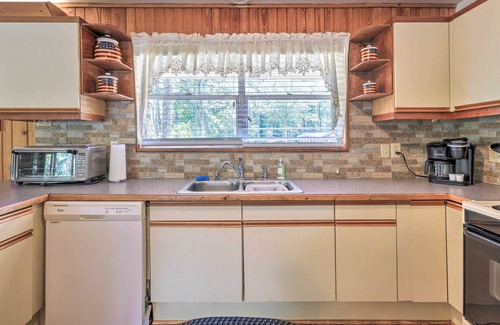 Bell Cabin | Charming Abode w/Dock on the Suwannee River