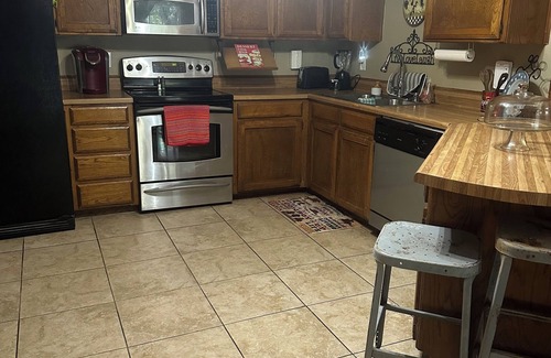 Roanoke House | Charming Aframe 4-bedroom Ranch house with AC and WiFi in wonderful Roanoke