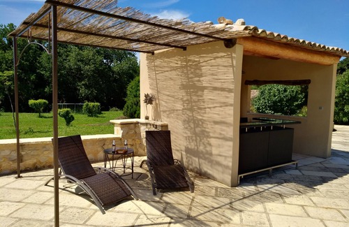 Savasse House | Charming air-conditioned cottage 2/4 pers. Swimming pool and Jacuzzi