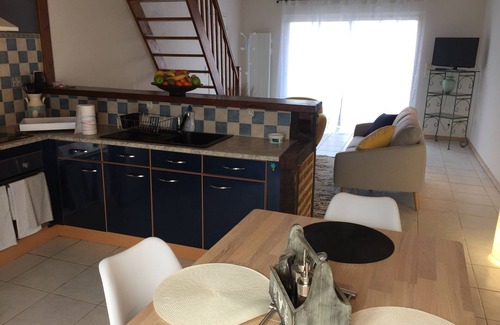 Figeac House | Charming air-conditioned 6/8 sleeper house with pool, in Lunan