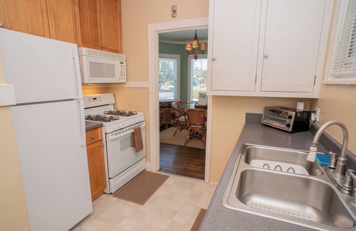 West Alameda House | Charming Alameda Getaway, Easy SF Access via Ferry
