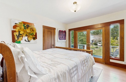 Geyserville Other | Charming Alexander Valley Farmhouse with loft, hot tub & a complementary tasting