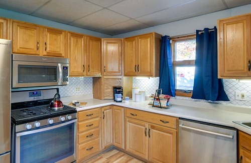 Ames House | Charming Ames Home: 1 Mi to Iowa State University!