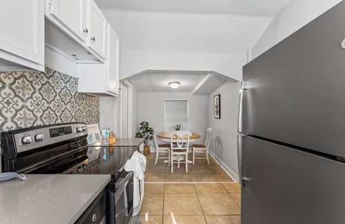 Lakeshore South House | Charming and affordable 2-bedroom home in Avondale w/WiFi, AC, essentials