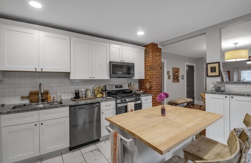 Black Rock Apartment | Charming and Centrally Located 1-bedroom apartment in lovely Buffalo, NY
