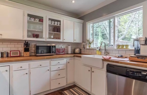 Kenwood House | Charming and Centrally Located Sonoma 2-Bdrm house with WiFi and AC in Kenwood