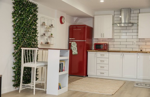 Sudbury House | Charming and Cozy Basement Suite in the Minnow Lake area