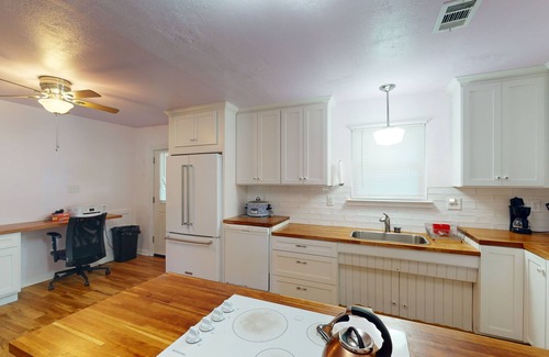 Savannah House | Charming and comfortable ADA compliant home, centrally located