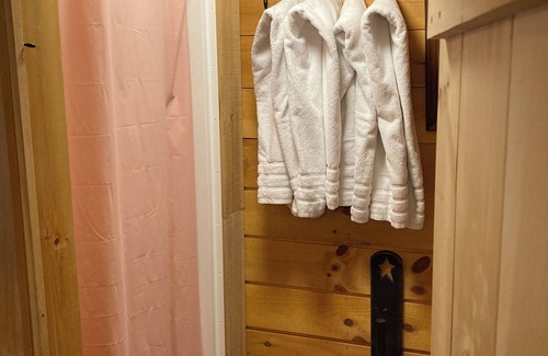 Moscow Other | Charming and convenient, private unit in original farmhouse in Waterbury Center.