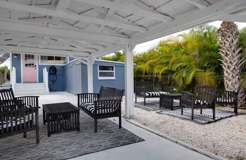 Tarpon Springs Cottage | Charming and cozy 1920’s cottage in Tarpon Springs, 3 min walk to Sponge Docks.